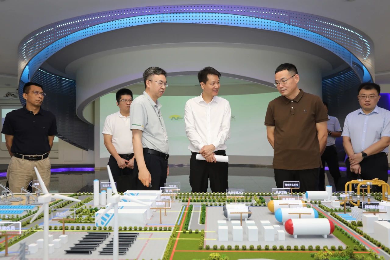 市委常委、常务副市长曾坚朋率队调研研究院